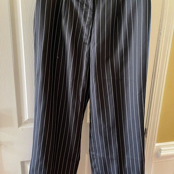 NWT As-hro pant suit, pin stripe, black &white, jacket is short waisted SZ14 - Picture 6 of 13